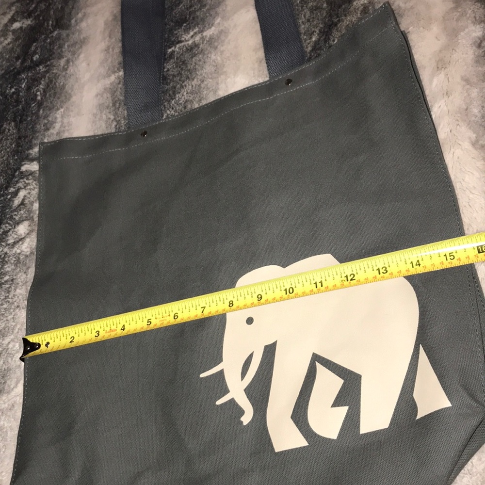 ๐๐NWOT Large Tote Bag with elephant design - Picture 5 of 5